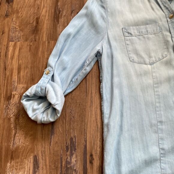 Chico’s Basic Chambray Light Wash Button Up Shirt Size … - Picture 6 of 13